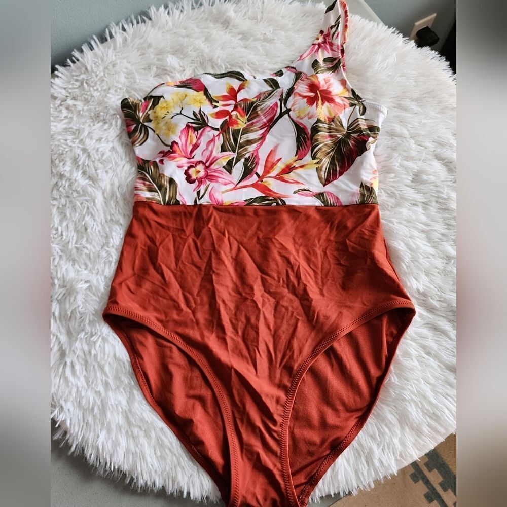 Old Navy One-Shoulder Print/Color Block One-Piece Swimsuit - Picture 9 of 11
